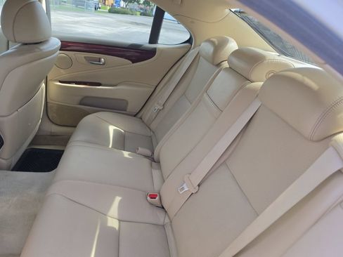 Used 2012 Lexus LS 460 w/ Comfort Pkg RWD image 29
