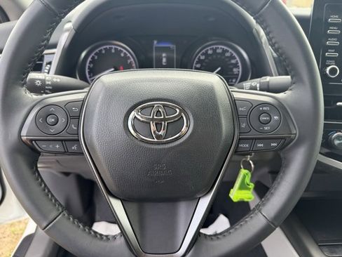Used 2024 Toyota Camry SE image 13