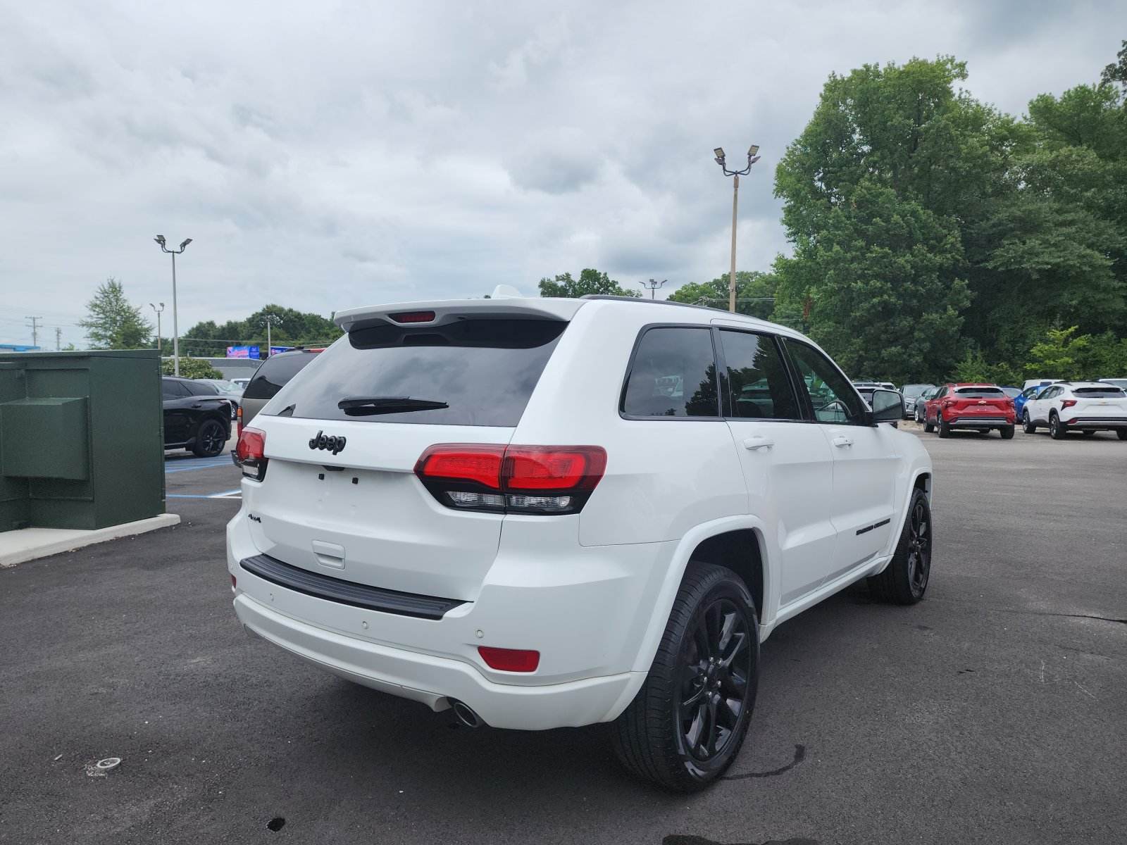 Used 2022 Jeep Grand Cherokee Laredo X AWD/4WD image 5