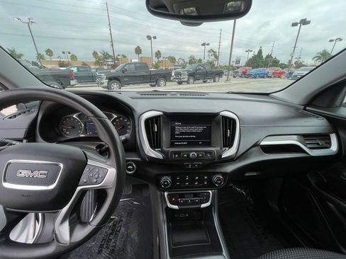 Used 2024 GMC Terrain SLE image 21