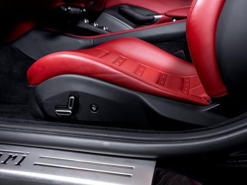 Certified 2020 Ferrari Portofino image 25