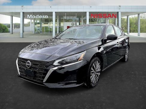 Certified 2023 Nissan Altima 2.5 SV image 1