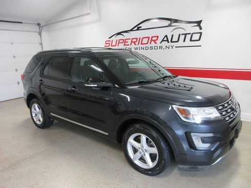 Used 2017 Ford Explorer XLT w/ Equipment Group 202A AWD/4WD image 6