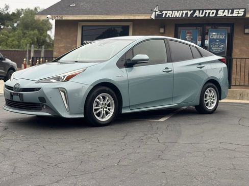 Used 2020 Toyota Prius LE AWD/4WD image 1