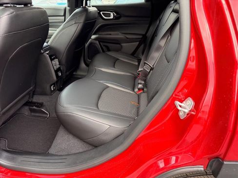 New 2026 Jeep Compass Latitude image 8