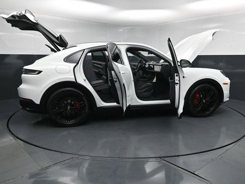 New 2026 Porsche Cayenne GTS AWD/4WD image 33