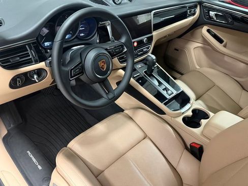 Certified 2026 Porsche Macan AWD/4WD image 4