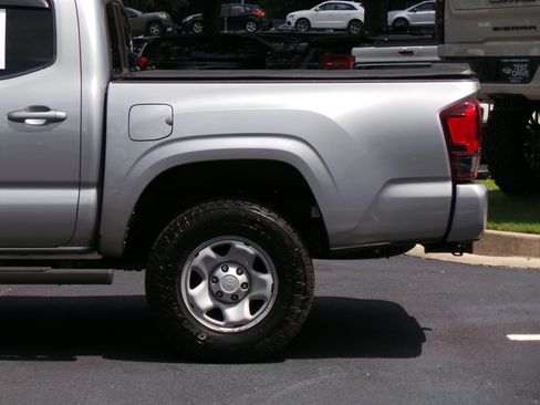 Used 2018 Toyota Tacoma SR w/ SR Convenience Package RWD image 24