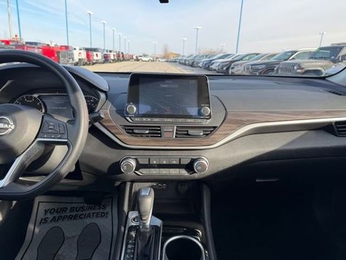 Used 2024 Nissan Altima 2.5 SV image 18