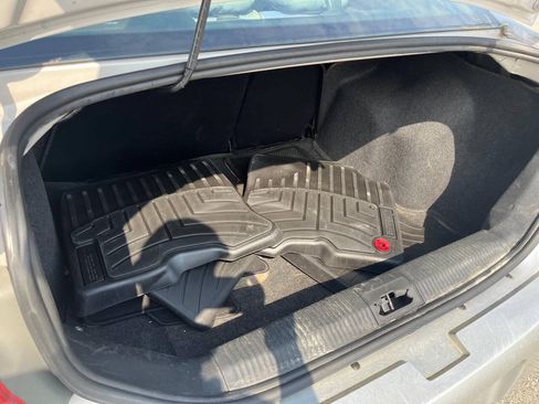 Used 2010 Ford Focus SE FWD image 12