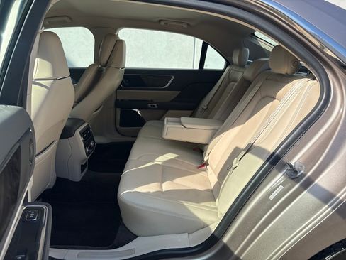 Used 2018 Lincoln Continental Reserve w/ Continental Climate Package image 30