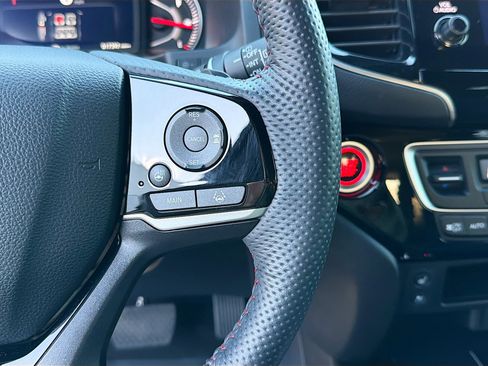 Used 2025 Honda Passport Black Edition image 38