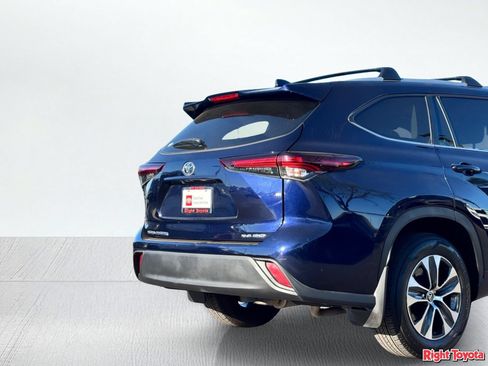 Certified 2024 Toyota Highlander XLE AWD/4WD image 12