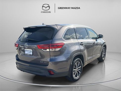 Used 2018 Toyota Highlander XLE image 7
