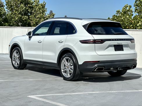 Used 2021 Porsche Cayenne AWD/4WD image 4