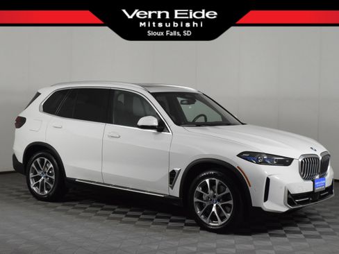 Used 2025 BMW X5 xDrive50e image 1