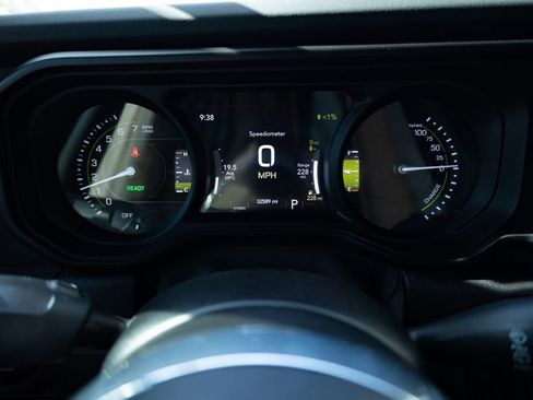 Used 2024 Jeep Wrangler High Altitude AWD/4WD image 29