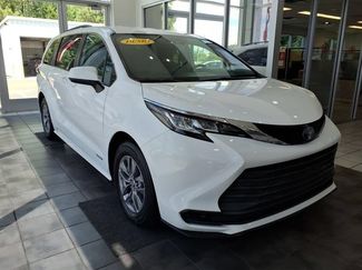 Used 2021 Toyota Sienna LE FWD video 1