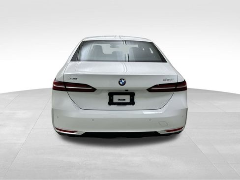 New 2025 BMW 530i xDrive image 8
