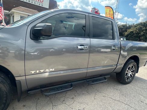 Used 2021 Nissan Titan SV w/ SV Convenience Package image 33