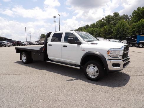 Used 2024 RAM 5500 Tradesman w/ Chrome Appearance Group AWD/4WD image 10