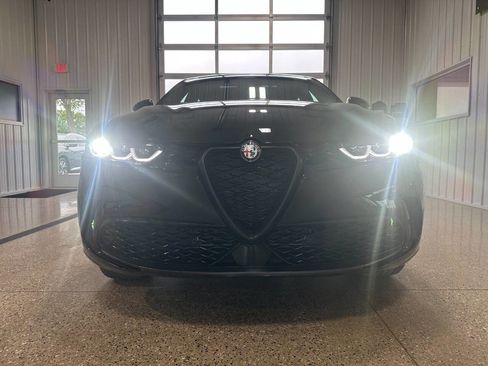 Used 2024 Alfa Romeo Tonale Veloce w/ Premium Interior Package AWD/4WD image 19