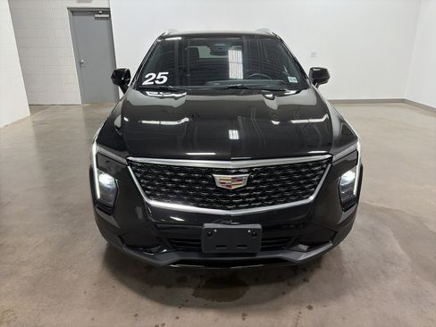 Used 2025 Cadillac XT4 Premium Luxury image 38