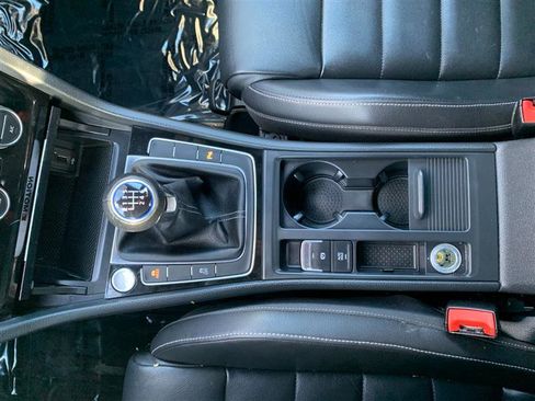 Used 2017 Volkswagen Golf 4-Door image 26