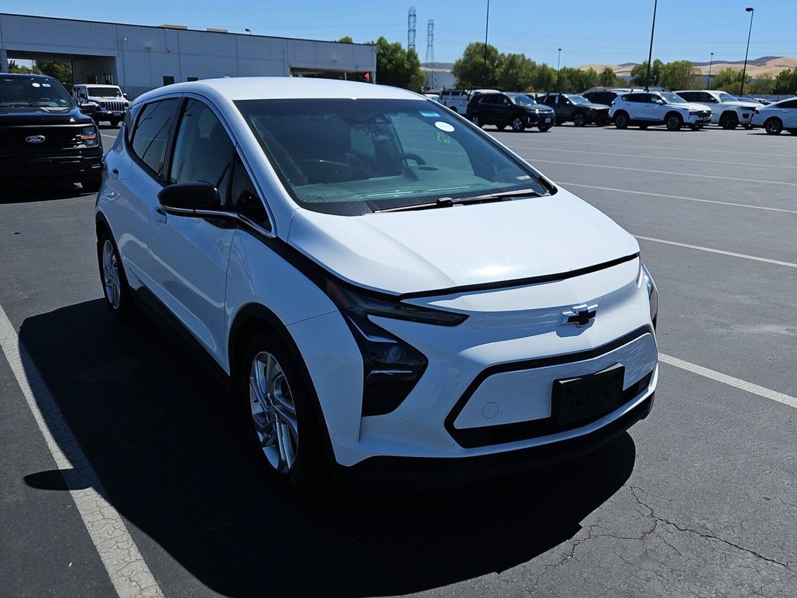Used 2022 Chevrolet Bolt LT FWD image 2