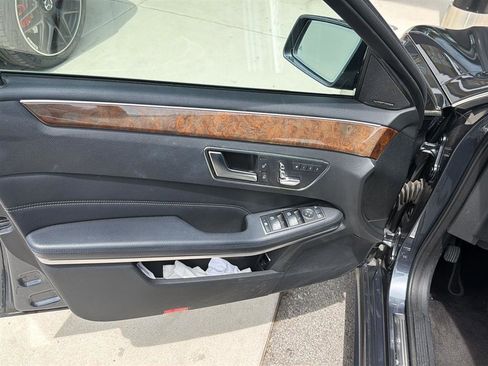 Used 2014 Mercedes-Benz E 350 4MATIC Sedan image 12