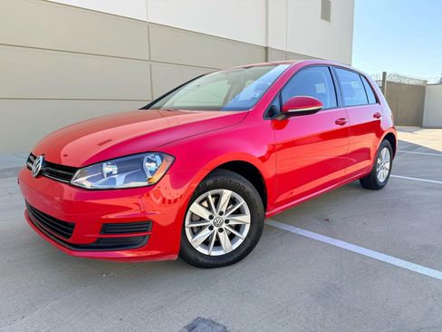 Used 2016 Volkswagen Golf S image 1