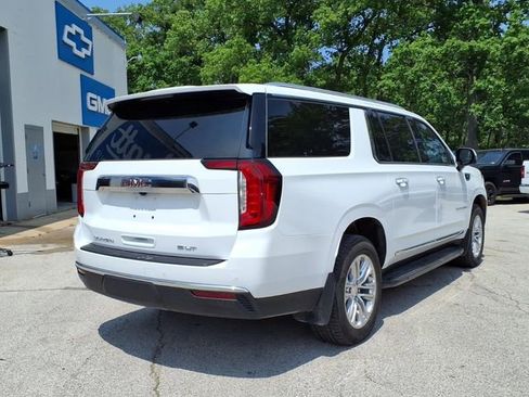 Used 2023 GMC Yukon XL SLT w/ SLT Premium Package AWD/4WD image 4