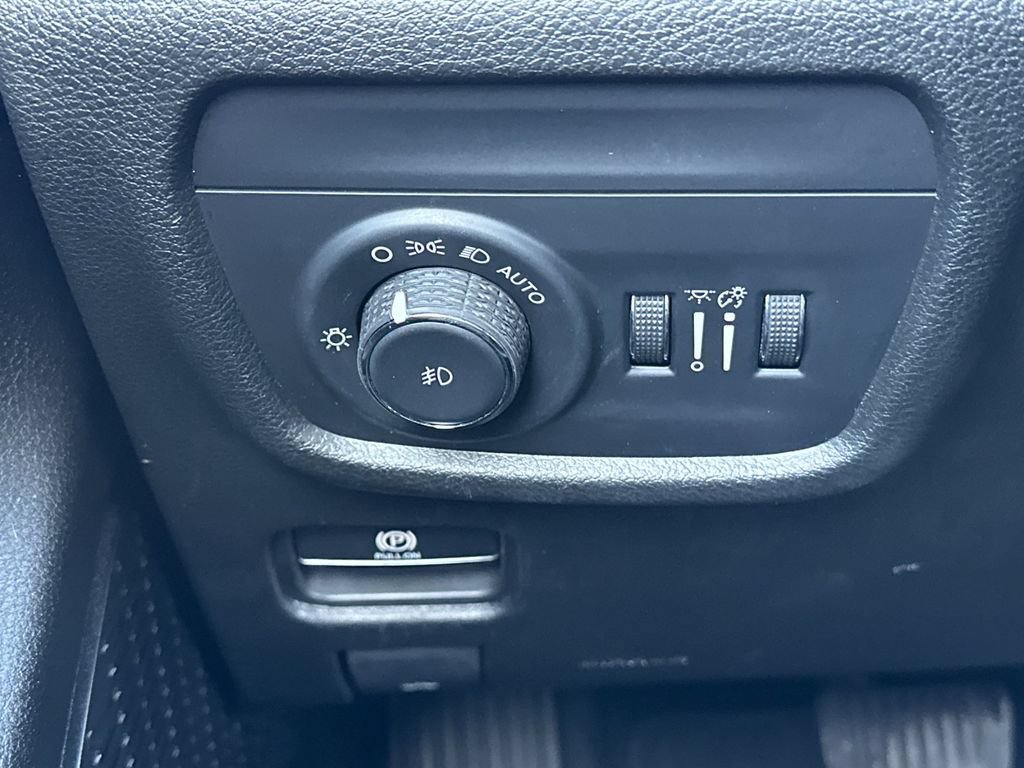 Used 2023 Jeep Grand Cherokee L Limited AWD/4WD image 35