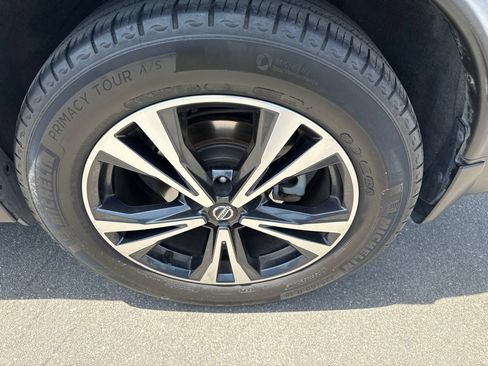 Used 2020 Nissan Rogue SV w/ Sun & Sound Touring Package FWD image 8