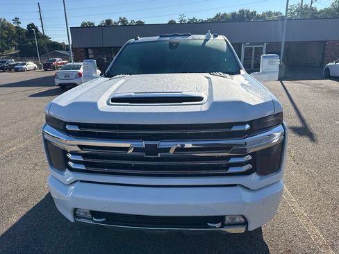 Used 2023 Chevrolet Silverado 3500 High Country w/ LPO, Hitch Package AWD/4WD image 3