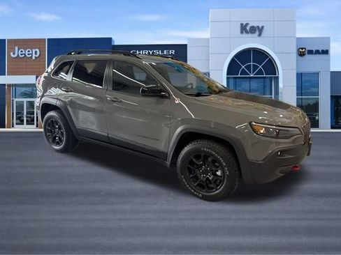 Used 2022 Jeep Cherokee Trailhawk w/ Premium Leather Package AWD/4WD image 10