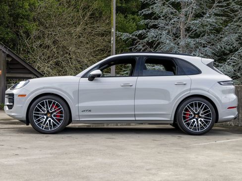 Certified 2025 Porsche Cayenne GTS image 2