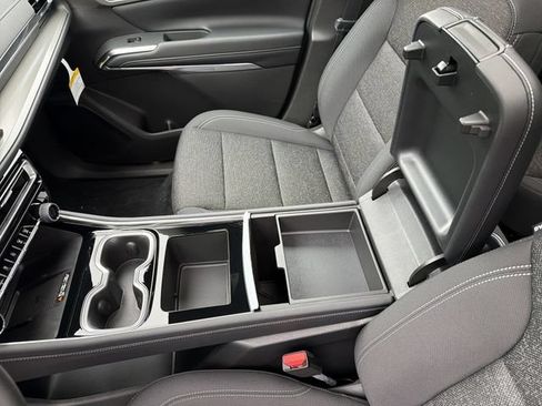 New 2026 Chevrolet Traverse LT w/ Sun and Wheel Package FWD image 22