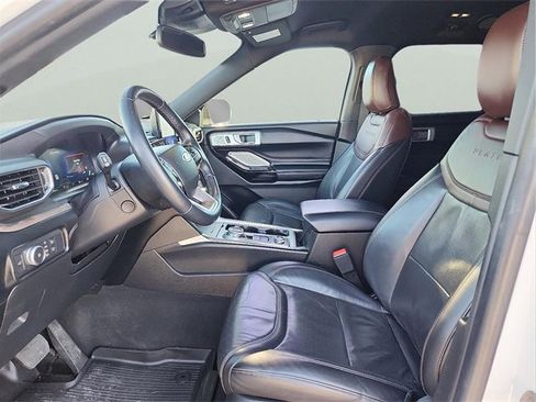 Used 2022 Ford Explorer Platinum w/ Equipment Group 601A image 12