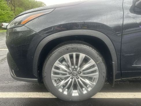 New 2026 Toyota Highlander Platinum AWD/4WD image 21