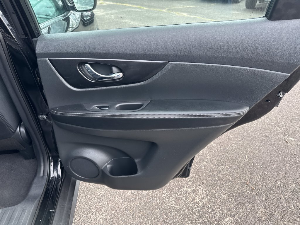 Used 2018 Nissan Rogue S AWD/4WD image 21