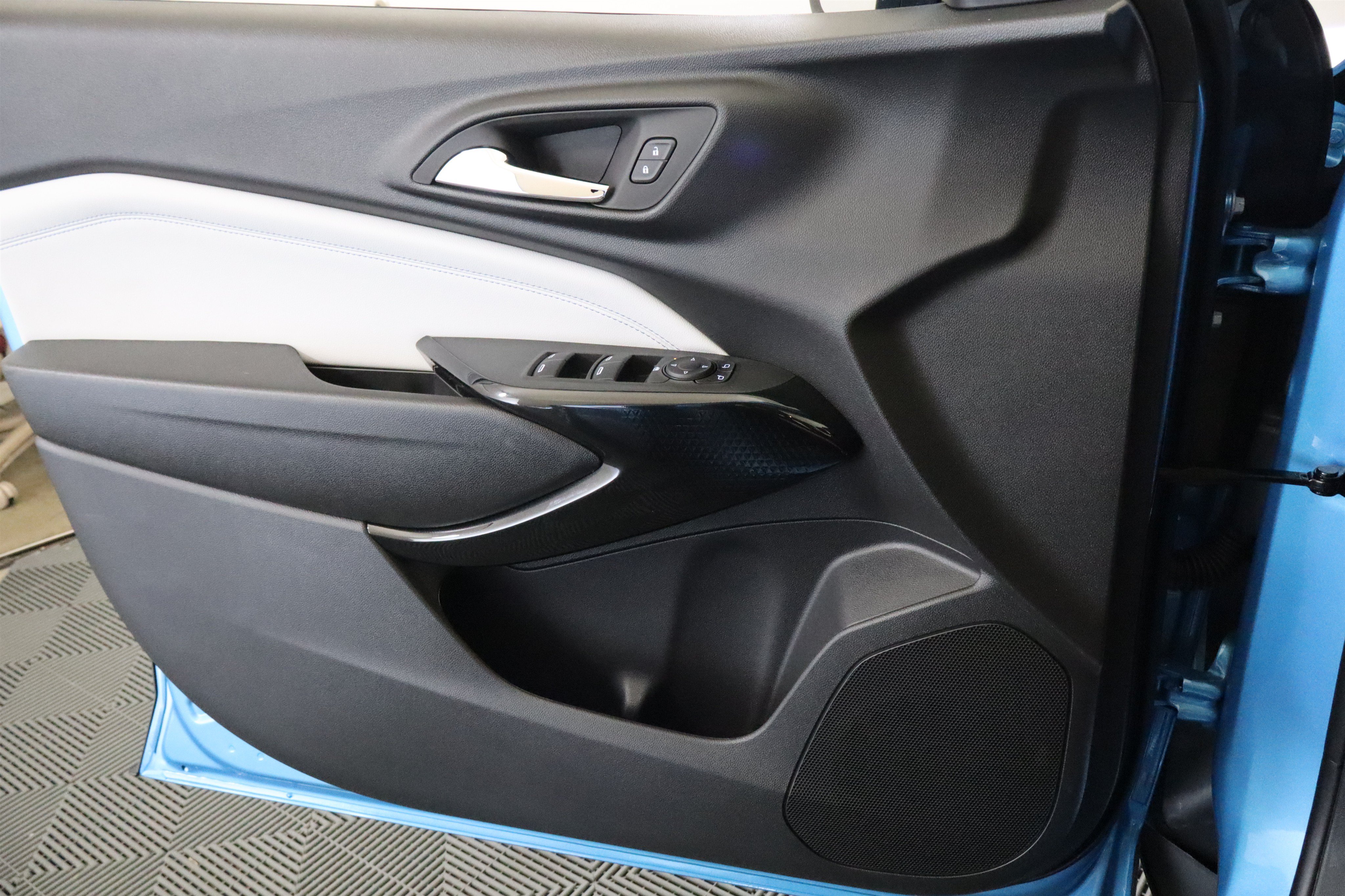 New 2026 Chevrolet Trax LT w/ Driver Confidence Package FWD image 35