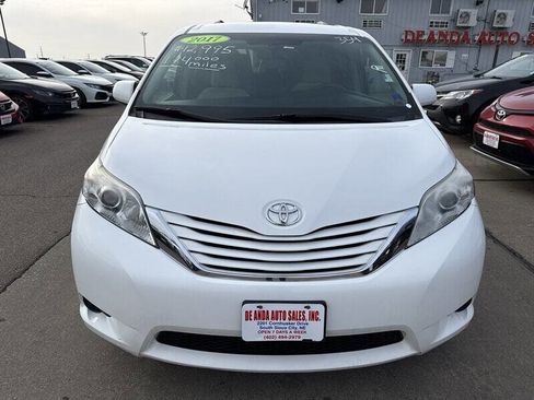 Used 2017 Toyota Sienna LE image 12