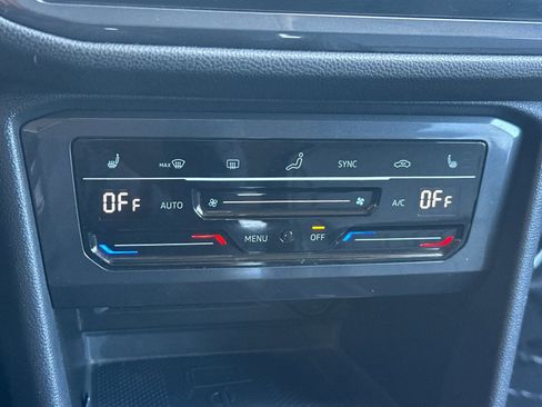 Used 2022 Volkswagen Tiguan SE image 23