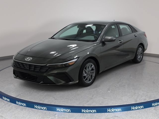 Used 2024 Hyundai Elantra SEL FWD image 1