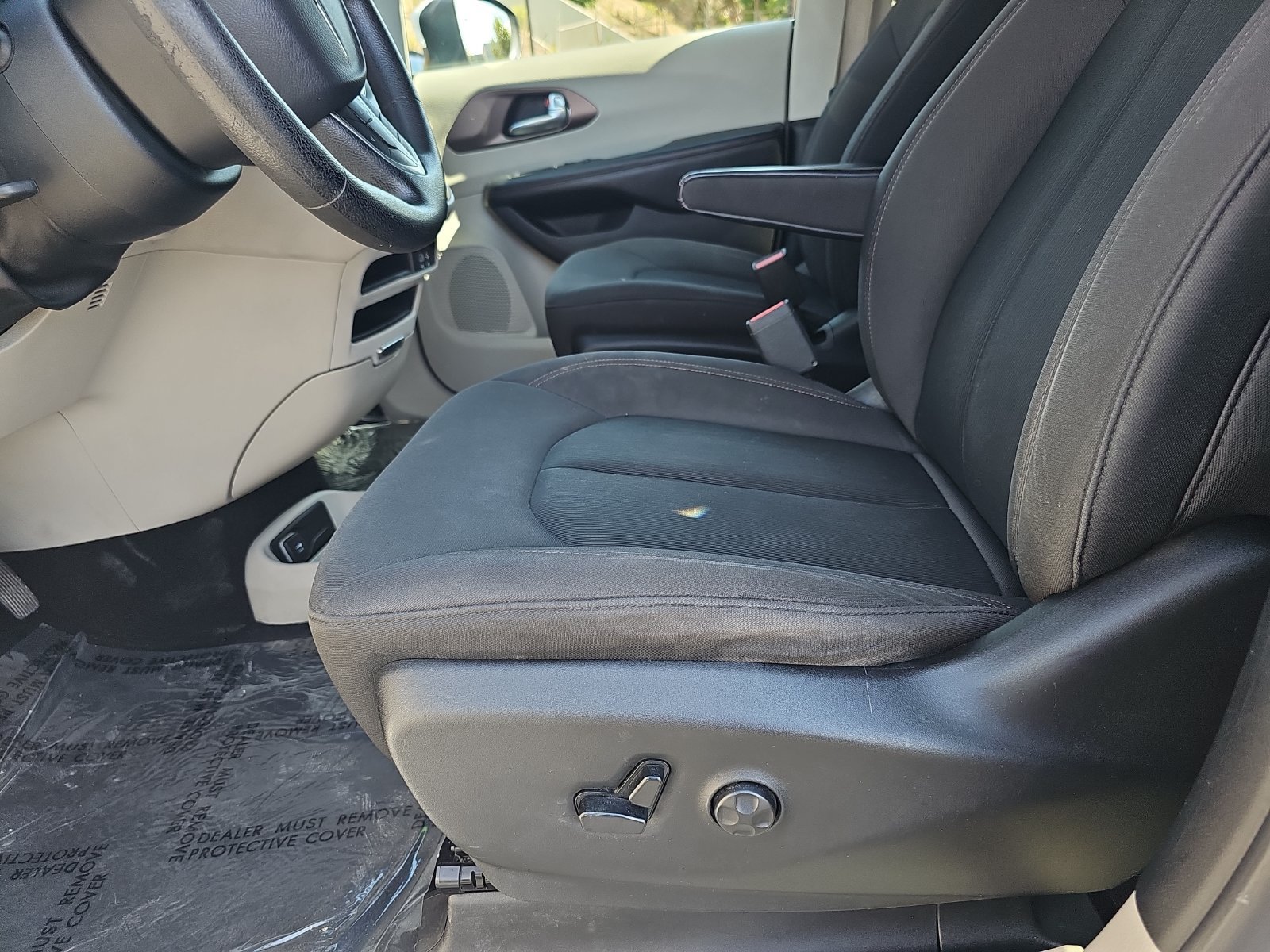 Used 2019 Chrysler Pacifica LX w/ Tire & Wheel Group FWD image 30