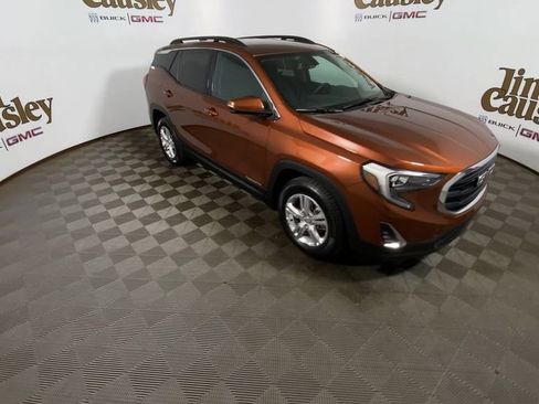 Used 2019 GMC Terrain SLE w/ Driver Convenience Package FWD image 2