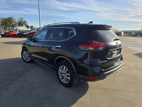 Used 2017 Nissan Rogue SV image 5