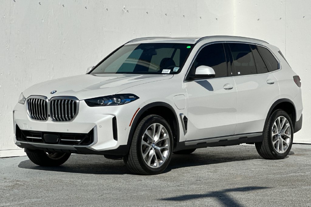 Used 2024 BMW X5 xDrive50e w/ Premium Package AWD/4WD image 7