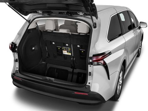 Used 2025 Toyota Sienna LE AWD/4WD image 4